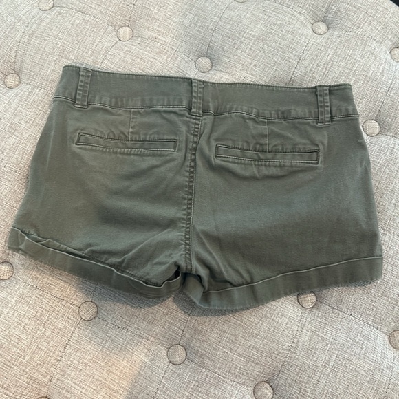 Express army green lower rise shorts - Picture 2 of 3